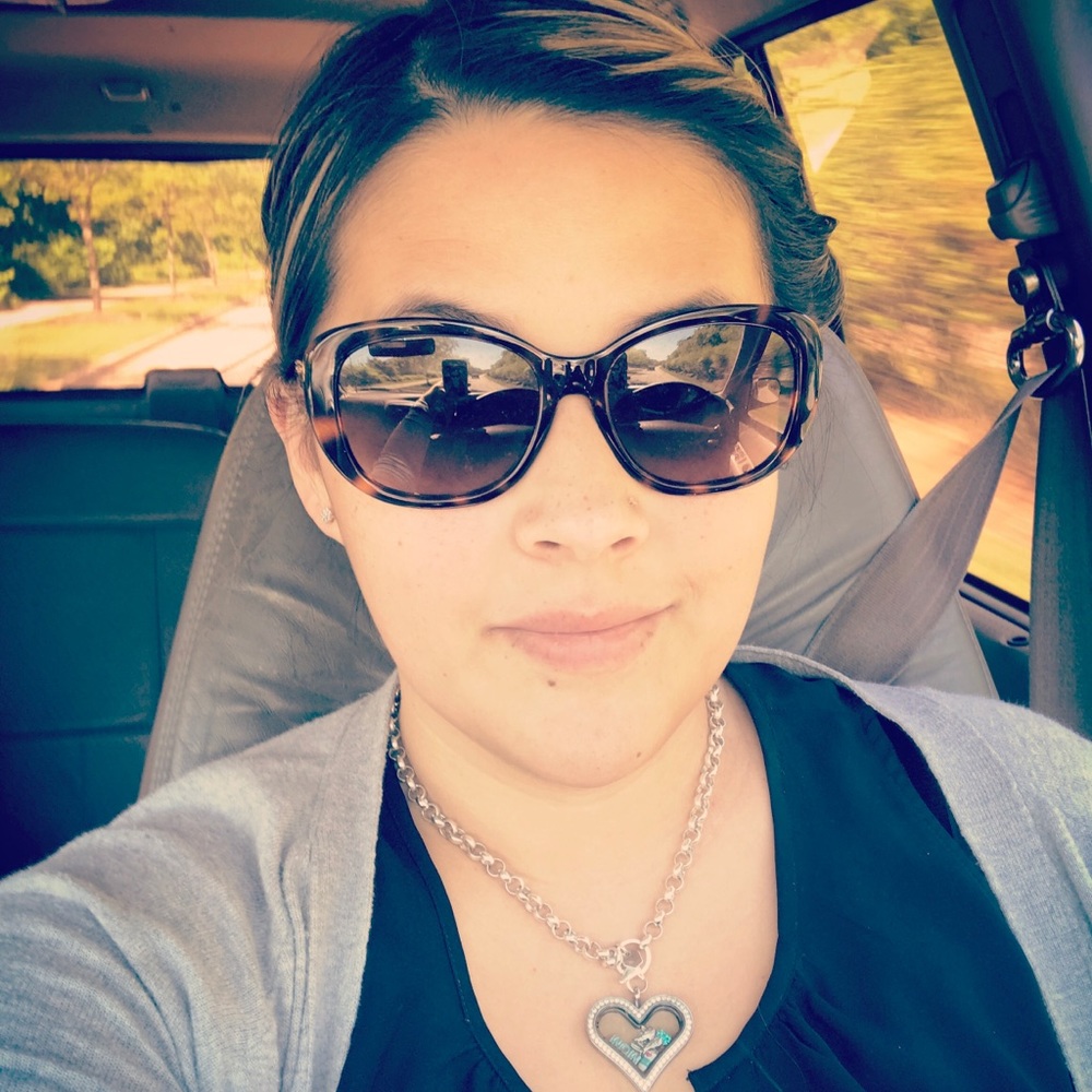 Meet your Posher, Cristina